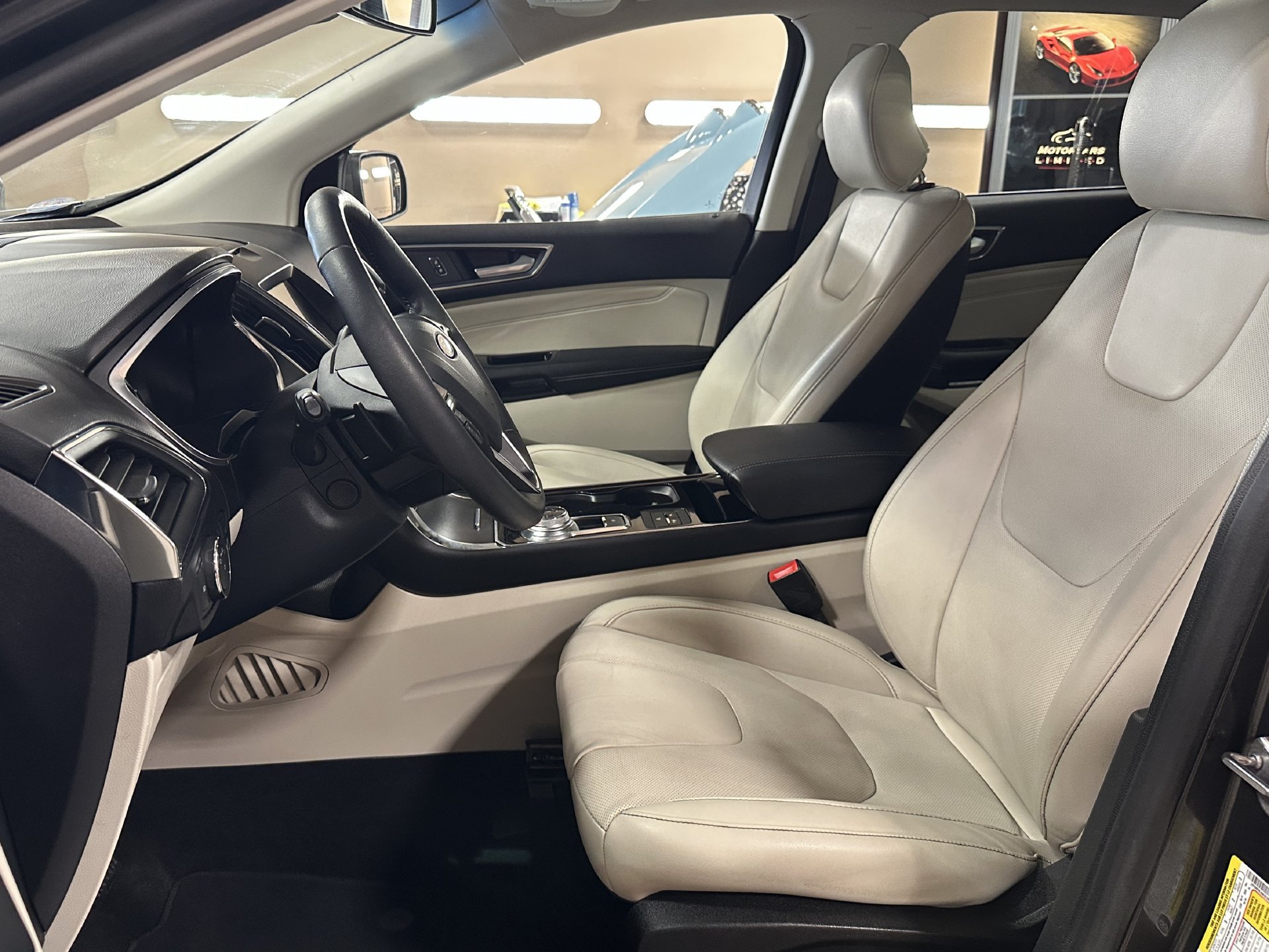 Used 2019 Ford Edge Titanium w/ Equipment Group 301A AWD/4WD image 13
