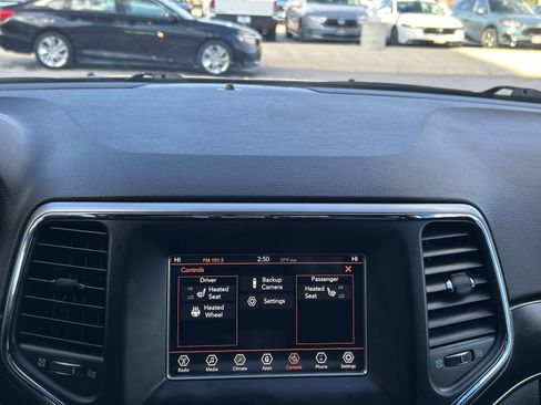 Used 2018 Jeep Grand Cherokee Limited image 27