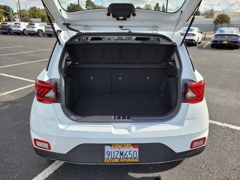 Certified 2025 Hyundai Venue SEL image 11