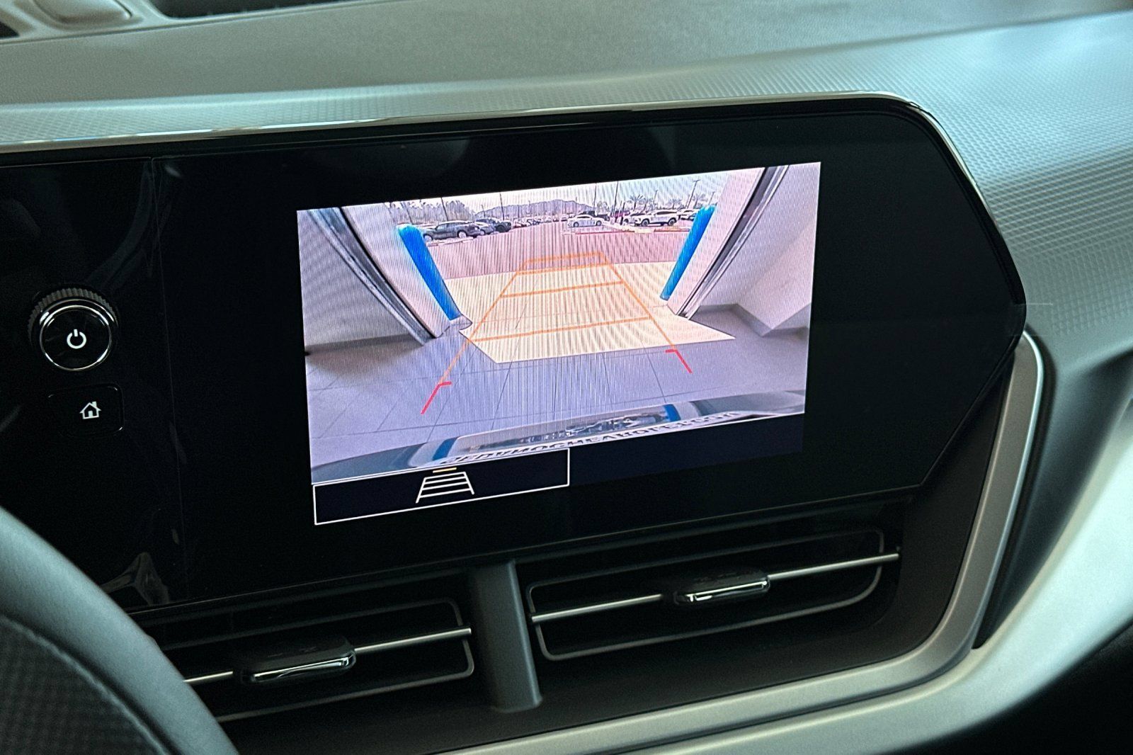 New 2026 Chevrolet Trax LS w/ LS Convenience Package FWD image 19