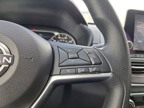 Used 2024 Nissan Altima 2.5 SV image 14