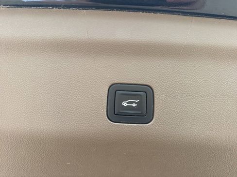 Used 2022 GMC Yukon XL Denali image 46