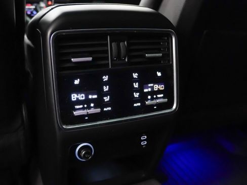Certified 2023 Porsche Cayenne Platinum Edition image 20