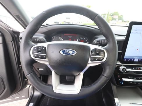 Certified 2023 Ford Explorer Limited w/ Limited Technology Package AWD/4WD image 17