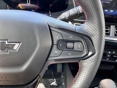 Used 2024 Chevrolet Trax RS w/ Sunroof Package FWD image 19