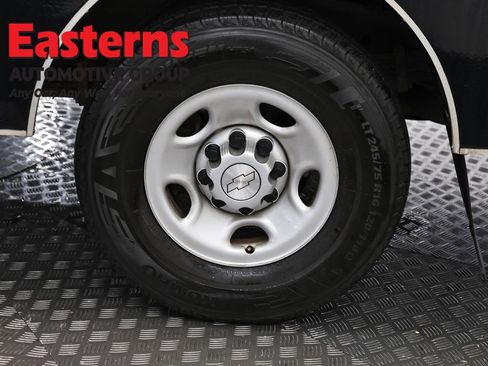 Used 2017 Chevrolet Express 3500 RWD image 28