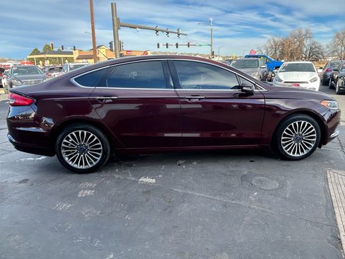 Used 2017 Ford Fusion SE w/ Fusion SE Technology Package image 4