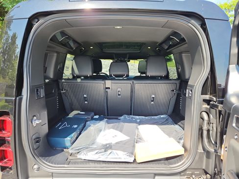 New 2025 Land Rover Defender 110 S image 13