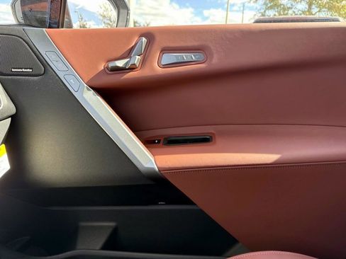 New 2026 BMW iX xDrive45 w/ M Sport Package image 25