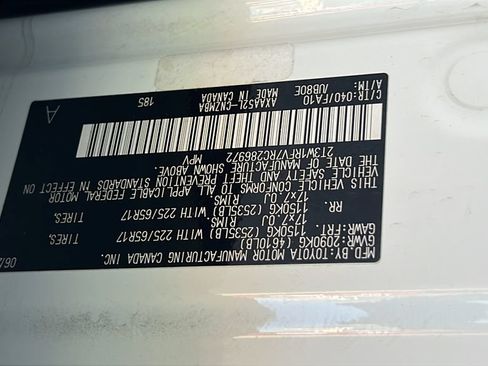 Used 2024 Toyota RAV4 XLE FWD image 24