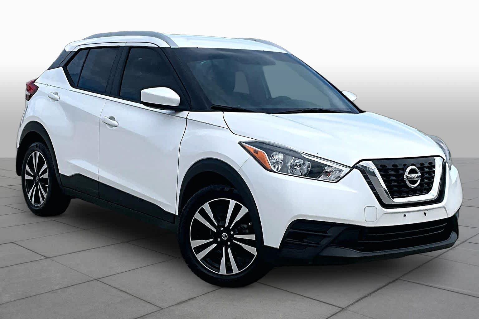Used 2019 Nissan Kicks SV FWD image 2