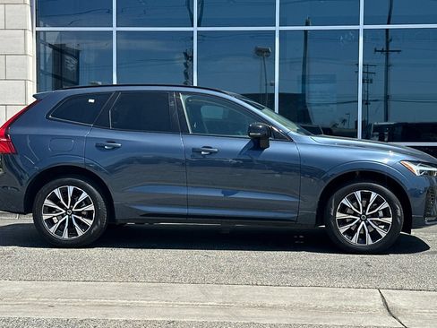 Used 2024 Volvo XC60 B5 Core AWD/4WD image 3
