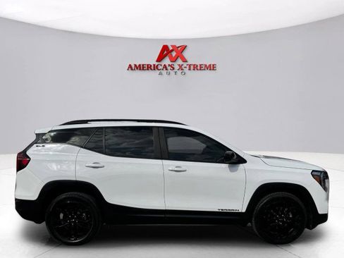 Used 2022 GMC Terrain SLE w/ Driver Convenience Package image 6