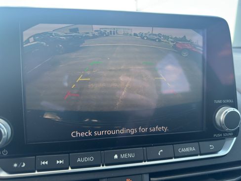 Used 2025 Nissan Altima 2.5 SV FWD image 10