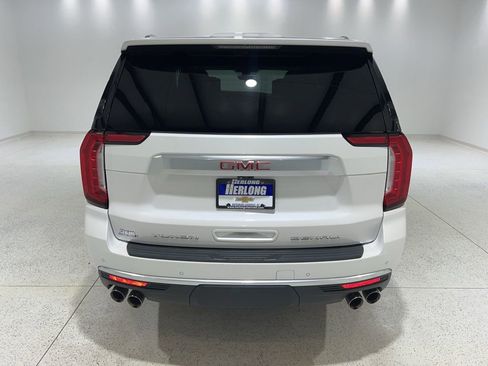 Used 2021 GMC Yukon XL Denali w/ Denali Premium Package image 4