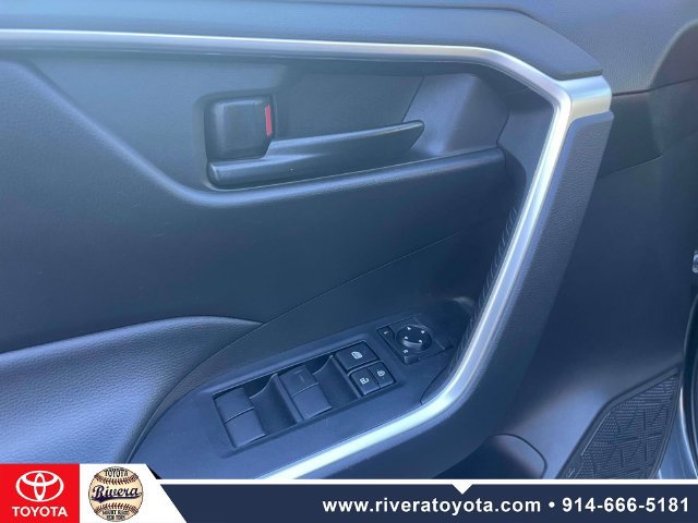 Used 2023 Toyota RAV4 LE AWD/4WD image 18