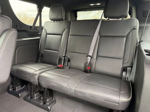 Used 2023 Chevrolet Suburban Premier AWD/4WD image 21