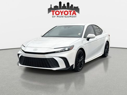 Used 2025 Toyota Camry SE image 7