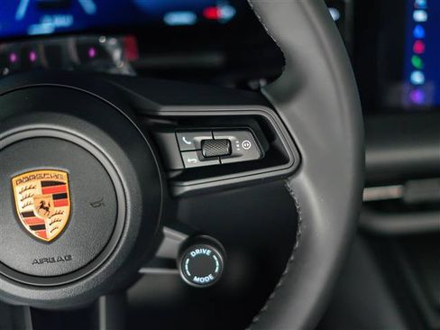 Used 2026 Porsche Macan Electric RWD image 19