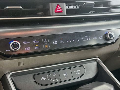 Used 2025 Kia Carnival FWD image 24