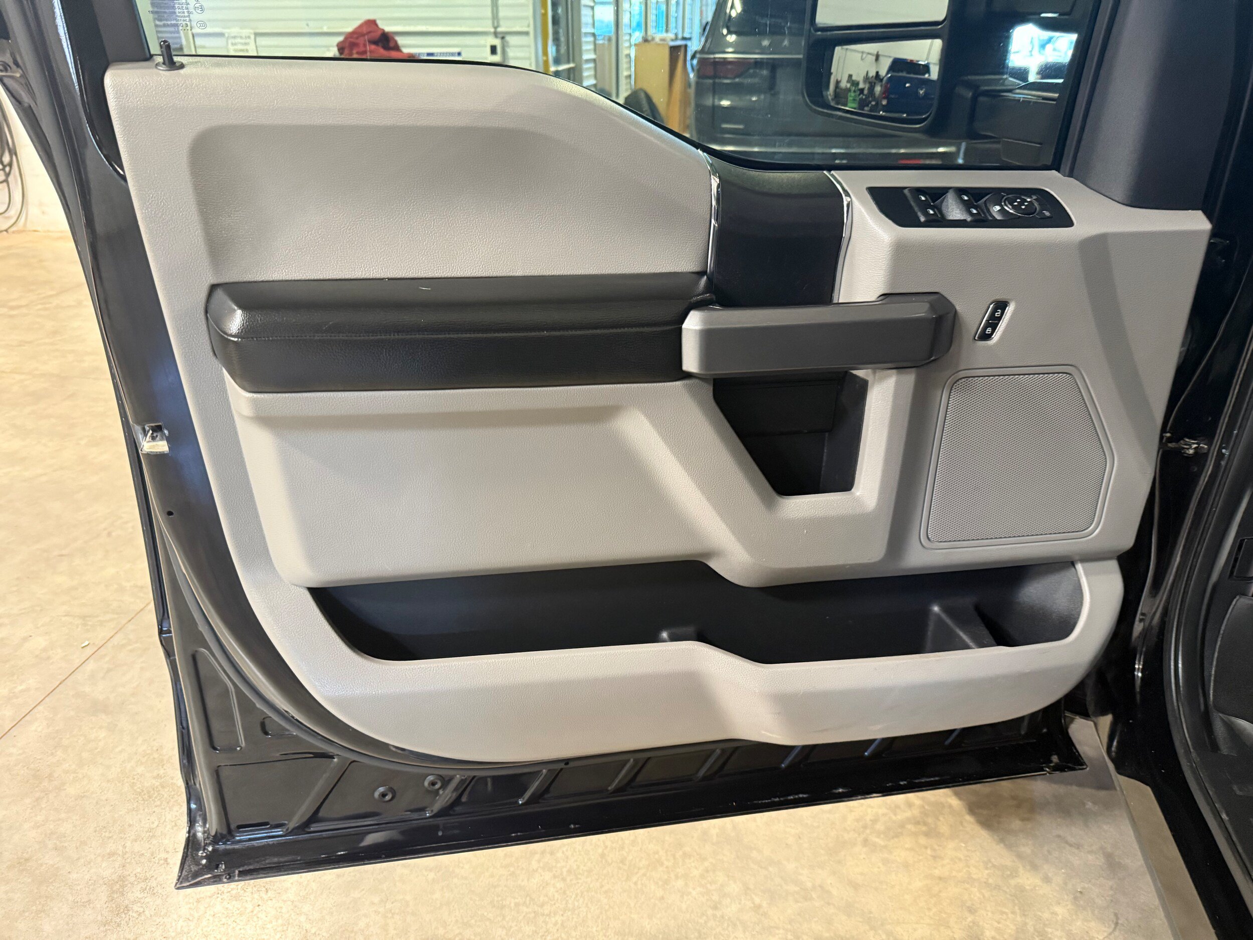 Used 2017 Ford F150 XLT AWD/4WD image 16