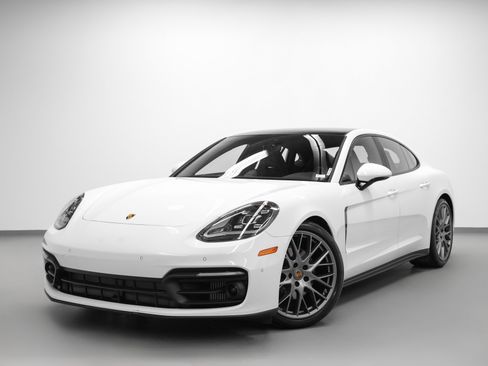 Used 2023 Porsche Panamera 4 image 1