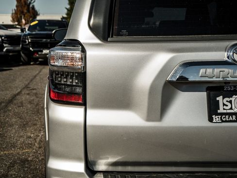 Used 2016 Toyota 4Runner Limited AWD/4WD image 10