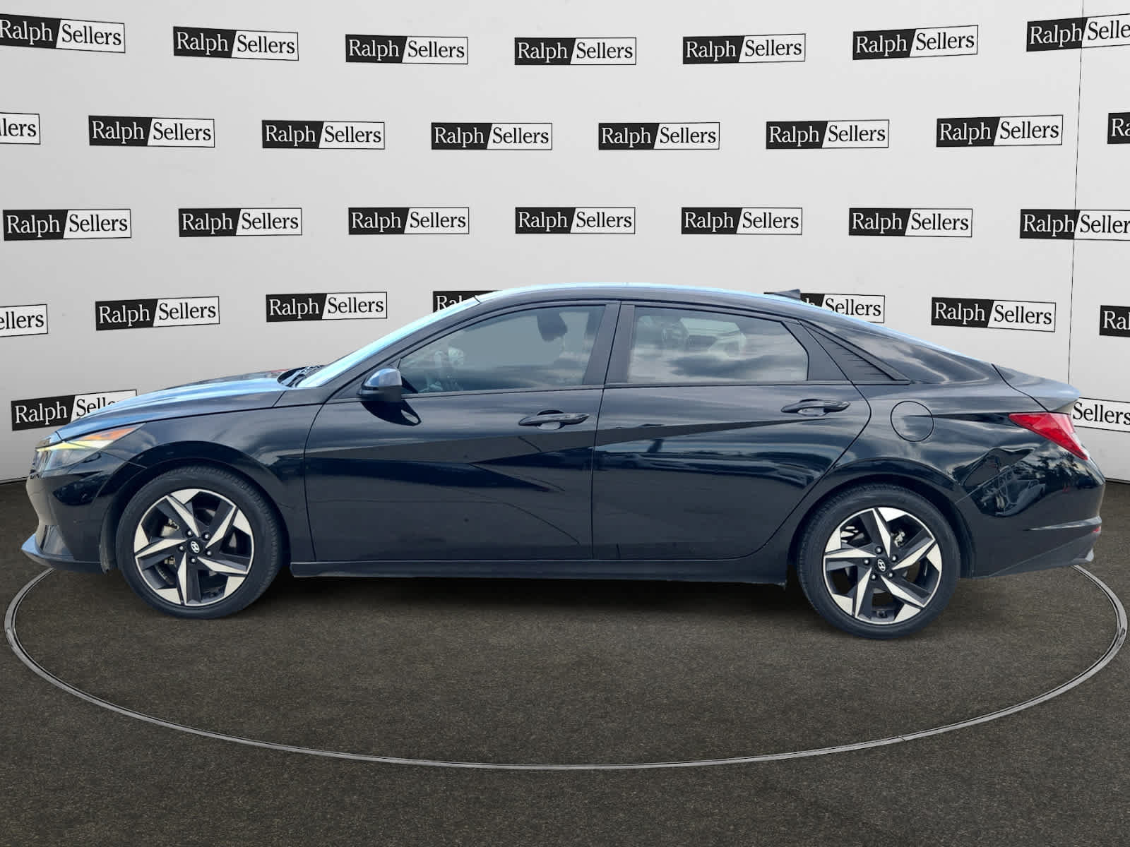 Used 2023 Hyundai Elantra SEL w/ Convenience Package FWD image 3