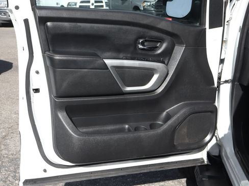 Used 2018 Nissan Titan PRO-4X AWD/4WD image 18