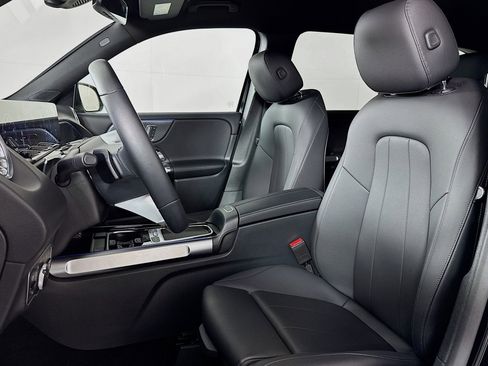 Certified 2025 Mercedes-Benz GLB 250 image 17