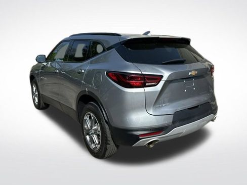 Used 2024 Chevrolet Blazer LT w/ Convenience Package FWD image 3