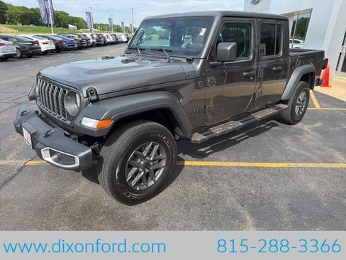 Used 2025 Jeep Gladiator Sport AWD/4WD image 3