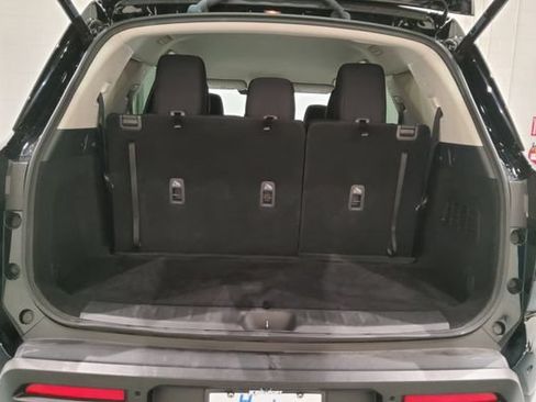 Used 2025 Nissan Pathfinder SV FWD image 13