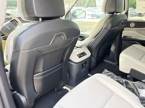 New 2026 Lincoln Navigator Reserve AWD/4WD image 16