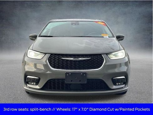Used 2022 Chrysler Pacifica Touring-L image 9