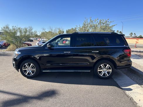 Used 2023 Ford Expedition Limited image 6