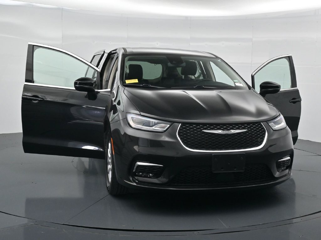 Used 2023 Chrysler Pacifica Touring-L FWD image 25