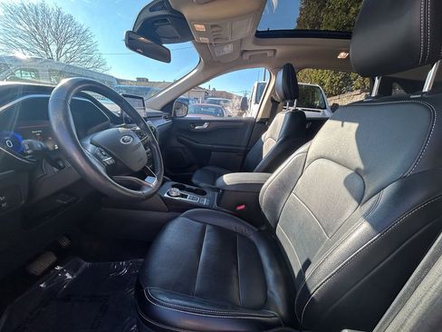 Used 2020 Ford Escape Titanium image 13