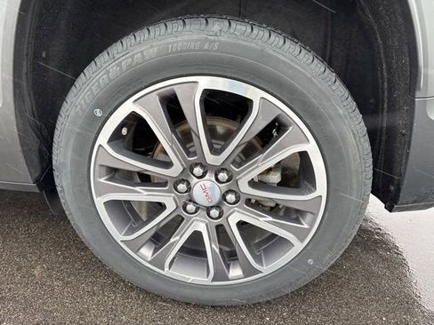 Used 2019 GMC Acadia SLT image 25