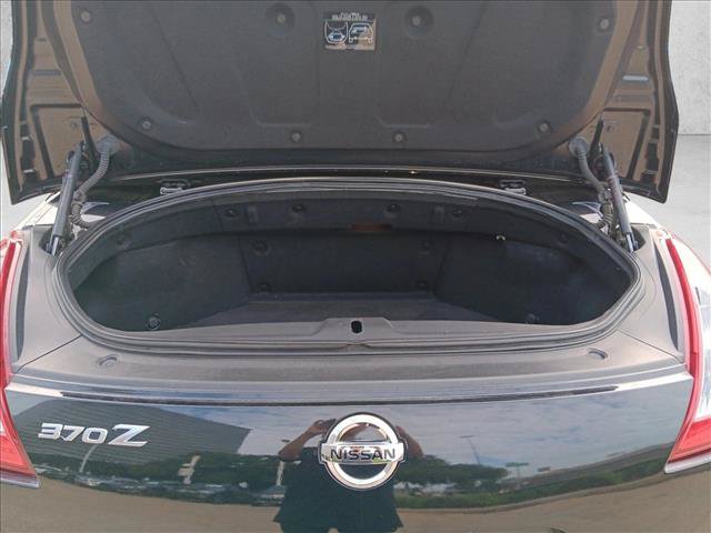 Used 2017 Nissan 370Z Touring RWD image 6
