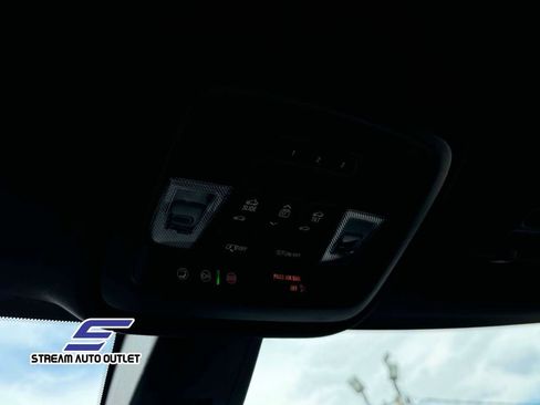 Used 2023 Chevrolet Traverse High Country image 32