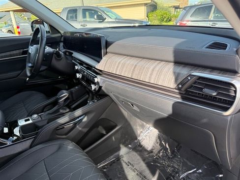 Used 2025 Kia Telluride SX w/ SX Captain's Chair Package FWD image 27
