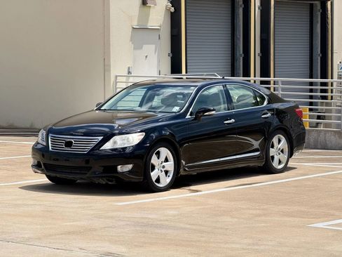 Used 2012 Lexus LS 460 w/ Luxury Value Edition RWD image 3
