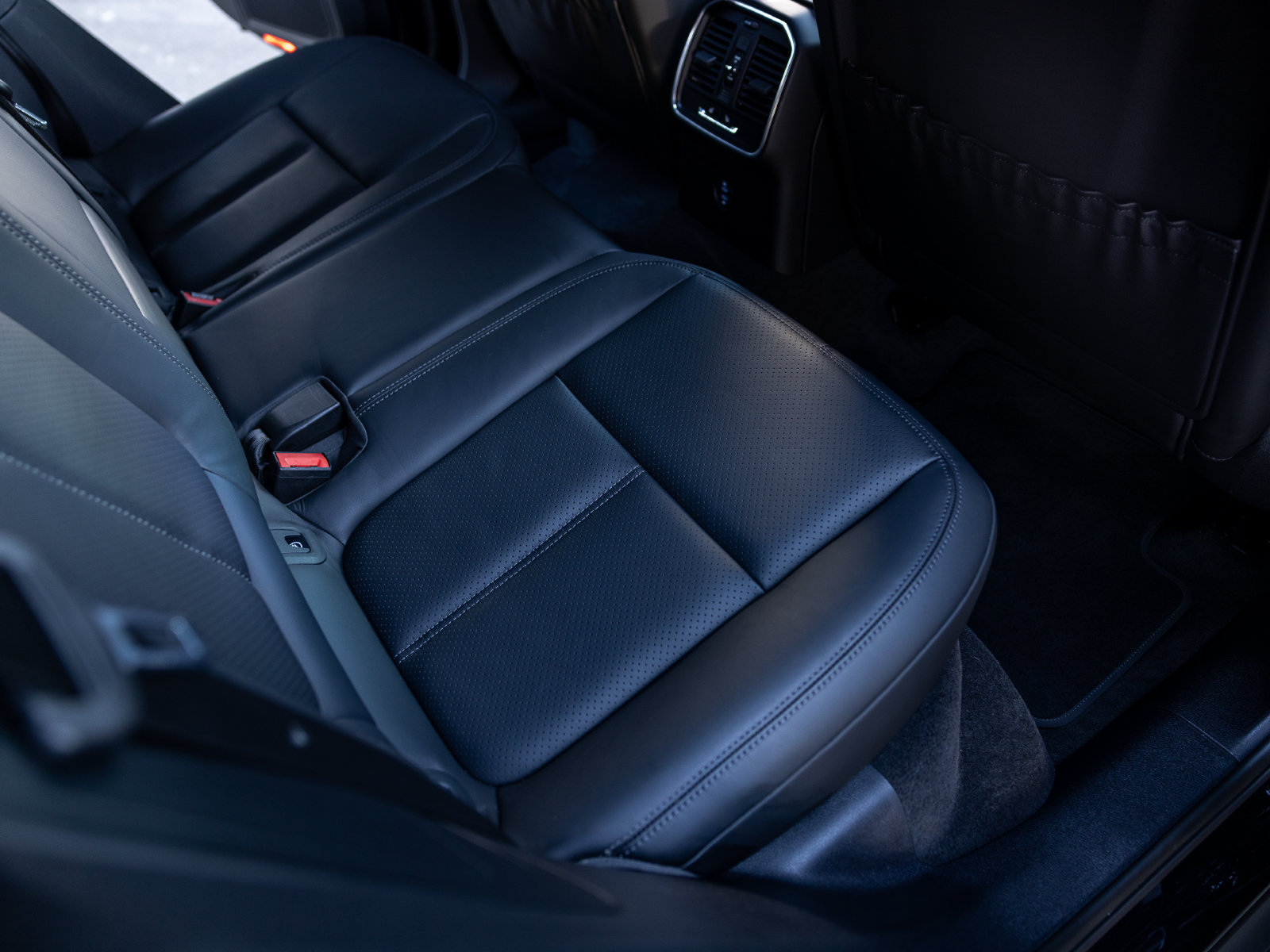 Certified 2023 Porsche Macan S AWD/4WD image 52