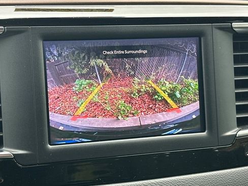 Used 2024 Chrysler Voyager LX image 18