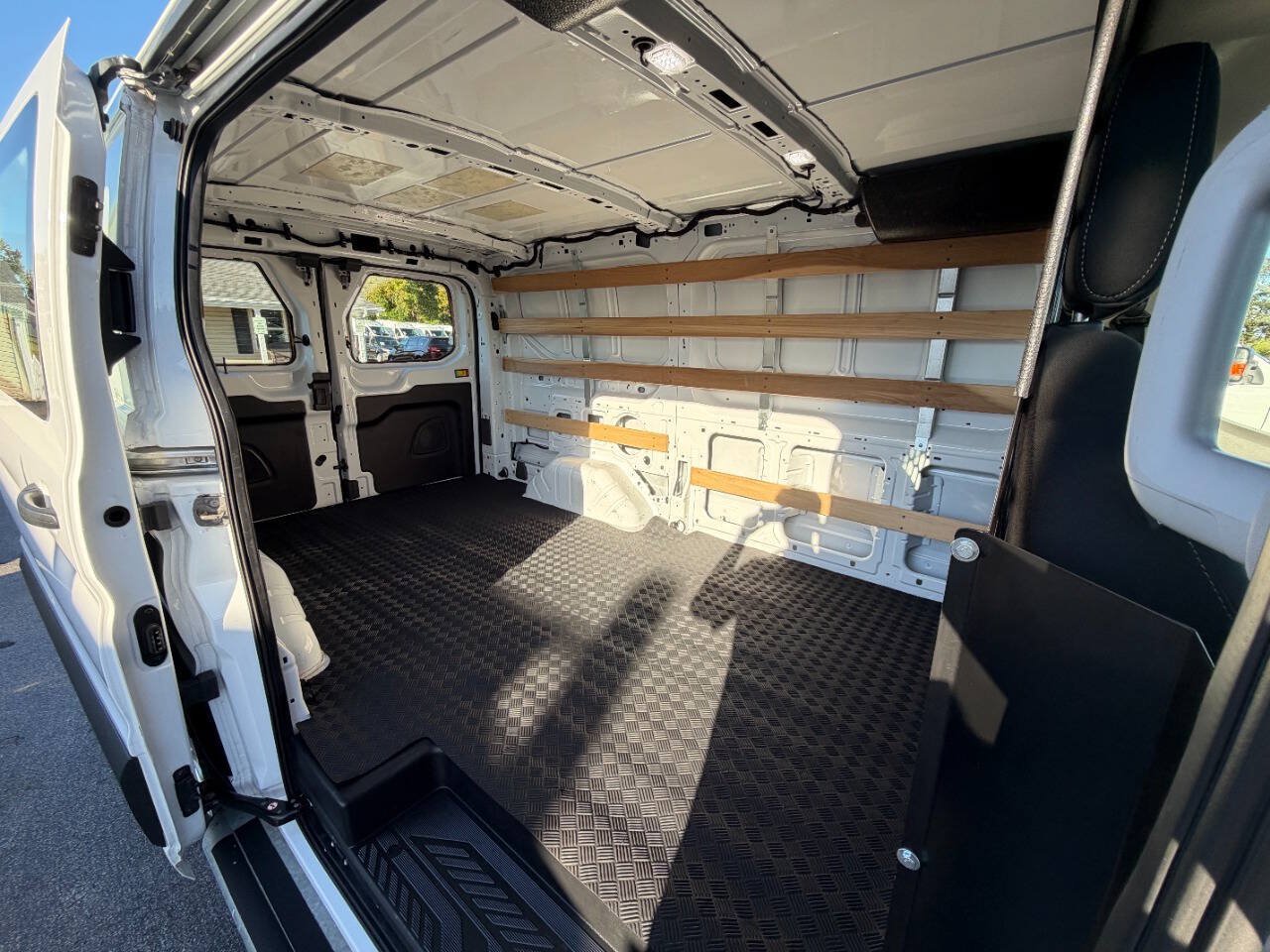 Used 2025 Ford Transit 250 Low Roof w/ Exterior Upgrade Package RWD image 18