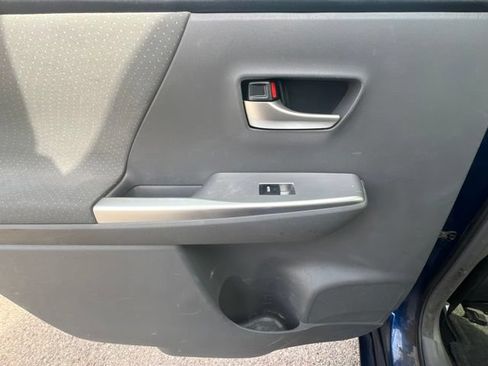 Used 2014 Toyota Prius V Three FWD image 26