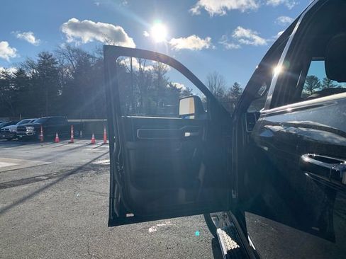 Used 2024 RAM 2500 Big Horn w/ Sport Appearance Package image 21