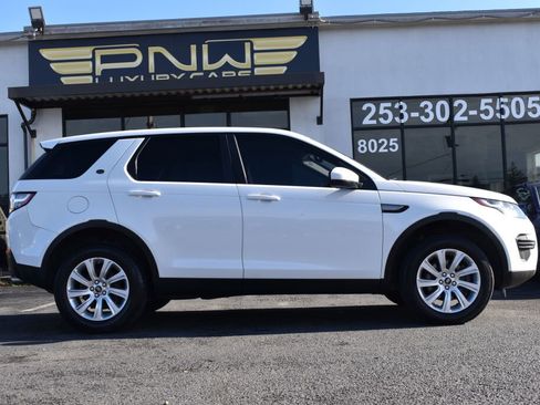 Used 2018 Land Rover Discovery Sport SE image 12