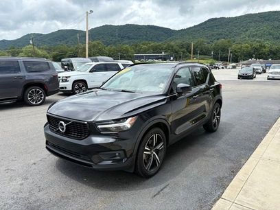 Used 2022 Volvo XC40 T5 R-Design
